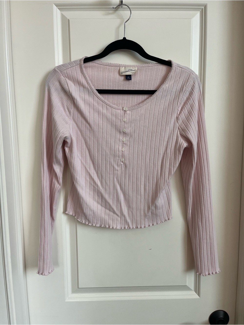 Universal thread long sleeve tee